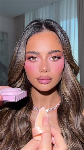 Soft Pink Loose Powder for Perfect Makeup Application