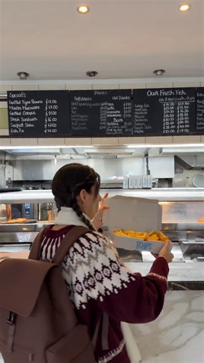 Serena Palladino | Food & Travel on Instagram: "Ruuun!! From today (Jan 23) until Jan 29th you can have £5 massive fish and chips box at @seashellrestaurant in the heart of London 🐟🍟 Always fresh, fried on the spot and with homemade tartar sauce! To redeem this deal you must book it on @uk_neotaste app 📍Seashell of Lisson Grove, Marylebone 💰 £5 #londonfood #londonfoodie #londonfoodblog #londonfoodblogger #cheapeats #cheapmeals #londoncheapeats"