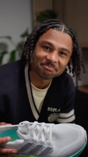 Serge knows exactly what to do.🤩 Fresh sneakers? Not for long. 👉 Good thing Miele has the solution.