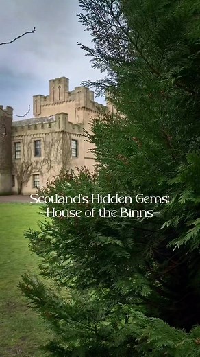 Another hidden gem in Scotland: The House of Binns. This impressive laird’s house near Linlithgow was built in 1612 and has been the home of the Dalyells for over 400 years. Why not make a day trip out of it and also visit Blackness Castle nearby? The house is in the care of @nationaltrustforscotland and is open from April - October. Save this for your itinerary and give us a follow for more Scotland inspo. . . . . #visitwestlothian #visitscotland #staycationscotland #visitfalkirk #mylinlithgow 