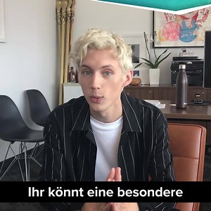 🚨 Wichtige Nachricht von Troye Sivan für euch! 🚨 In unserem Store (➡️bit.ly/2nnvYIE) haben wir eine ganz besondere Version seines neuen Albums "Bloom", die es nur bei uns gibt - eine weiße Vinyl-Platte. | Digster Pop