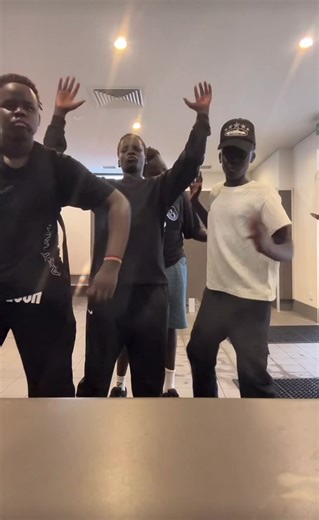 WET KE GRADUATES, ADL X SYD🧏🏾‍♂️ 🎓 #southsudantiktokers🇸🇸 #fyp #viral #dergel @sydney.loor.graduates