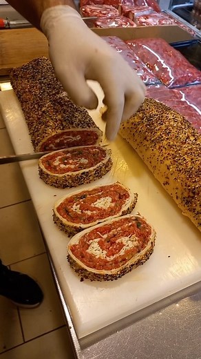 404K views · 5.2K reactions | İçi kaşarlı, sebzeli dışı yufka ile sarma fırınlık köftemiz nasıl? . . . #kebab #köfte #keşfet #dallas #pirzola #mangal #et #kasap #dubai #salt #nusret #cznburak #kebap #instagram #ızgara #dryaged #meat #beef #lezzet #yemektarifleri #etiler #bonfile #antrikot #lokum | Emrah Ilk | Facebook