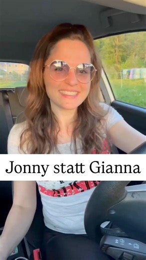 „Parodie-Alarm! Ich liebe das Original, aber Jonny hat seinen Moment verdient. Kein Copyright-Claim, nur Liebe.“ Hinterlasse mir gerne ein Like und ein Kommentar und folge mir für mehr gute Musik und lustigen Content 🫶🏻🎶 . . . #melistein #gianna #jonny #viral #parodie #jonnyedition #nichtgianna #giannameetsjonny #humor #einbisschenspaßmusssein #kärnten #melisteinheizteuchein | Meli Stein