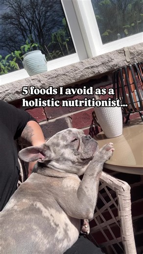 These 5 foods don’t live in my house — and here’s why: \t1.\tMargarine – It’s a trans fat disguised as “heart healthy.” It inflames your body, messes with your cells, and contributes to hormone dysfunction. Real butter > lab butter. \t2.\tSeed oils (canola, soy, corn) – They’re highly processed, inflammatory, and easily oxidized — meaning they can age your cells, worsen bloating, and disrupt hormone balance. \t3.\tSplenda (sucralose) – It’s a gut disruptor in disguise. Artificial sweeteners like