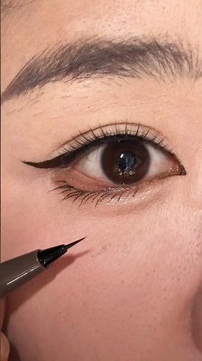“Perfect Eyeliner in Minutes ✨ Beginner-Friendly Eyeliner Pen Tutorial for Sharp, Smudge-Proof Eyes”