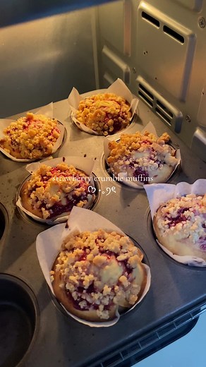 Delicious Strawberry Crumble Muffins Recipe for Baking Enthusiasts