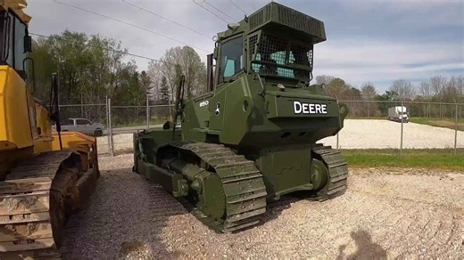 Comparing Military and Civilian John Deere 850J Dozers