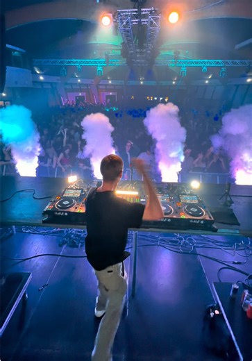 VIVALDI MEETS TECHNO MUSIC 🎻⛓️ THIS IS CLASSICAL TECHNO ❤️ Rate this remix from 1-10 🙏 Send this to any classical music lover 🫶