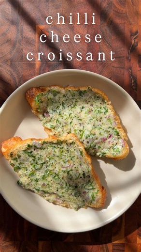 nandita 🍓 | Now don’t say you’re sad everyday 👹 Chilli Cheese Croissant 🥐🧀🌶️ Ingredients: • 2 croissants, sliced into halves • 6 cheese cubes • 4... | Instagram