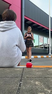 Pointed finger 👉🏃‍♀️😏#run#burger#shortvideo | Celebrity Express