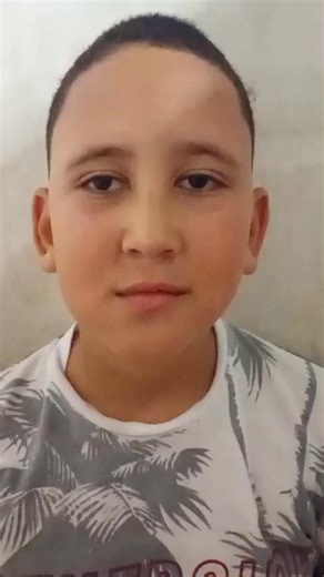 Hierdie jong seun het gister R150.00 vir Droogtehulp in betaal. Dit laat my soms klein voel. In Desember het ons in Slangrivier vir die kinders kers geskenkies ook uitgedeel! Nie om enige iets terug te kry en kyk hier! As jy vandag ook ‘n verskil wil maak kan jy: DROOGTEHULP FNB ACCOUNT(cheque) ACCOUNT: 62721858522 BRANCH: 200406 REF: JOU SELFOON NOMMER | Burre Burger