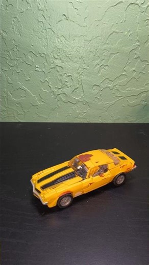 Transformers Studio Series 27 Clunker Bumblebee Transformation