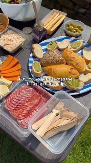 Legendary Skedaddle Picnics on Guided Cycling Tours