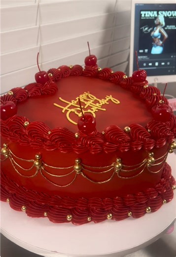 Red Buttercream Tutorial for Cake Decoration