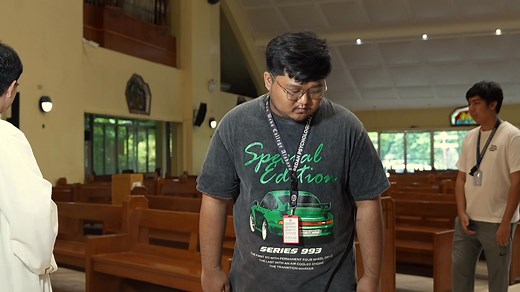 Alam mo ba ang mga dapat at hindi dapat gawin sa loob ng simbahan? ⛪ Ang simbahan ay lugar ng dasal at pagninilay, kaya’t mahalaga na ipakita natin ang respeto at tamang asal habang naroroon. ❤️ ✅ Panoorin ito upang ating alalahanin ang tamang gawi sa simbahan at maging magandang halimbawa ng pananampalataya. CREDITS Actor: Sir Carlo Tiñio Production Manager: Sammy Galvez Camera: Zio Tantengco Editor: Sarah Belleza Narrator: Kara Catap Actors: Teatro Bedista Logistical Support: SBCA Bedan Liturg
