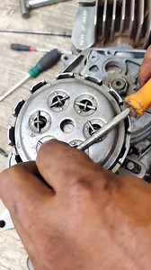 Suzuki A100 Clutch Pin Install ( Don’t Skip This Step )🔧👇 #ClutchLockPin #MotorcycleRepair #2StrokeLife #GarageLife #MechanicTips | Kusnadi Adi