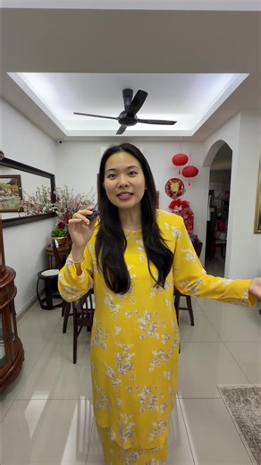 Buka wardrobe, jumpa balik baju kurung lama. Eh tak sangka Mekyun masih muat 😆 Terus teringat dulu masa sekolah, tak fikir langsung pun pasal nak menabung duit Raya semua ni. Sekarang masuk je Ramadan, mindset dah lain. Sikit-sikit Mekyun akan start asingkan duit, senang nak track dan hati pun lebih tenang. Mekyun track guna apa? Of course with MAE Tabung by @Maybank Start Tabung dengan MAE JOM Tabung sekarang~ 🌙✨ #Maybank #JomTabung #ItsGottaBeMAE