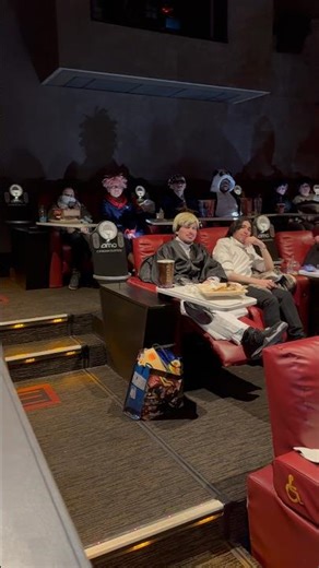 JUJUTSU KAISEN FANS AT THE MOVIE THEATER‼️ #anime #shorts