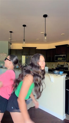 #blowup #blowthisaccountup#makemefamous#fypシ゚viral#trending#relatable # viralshort#viral#dance #reel