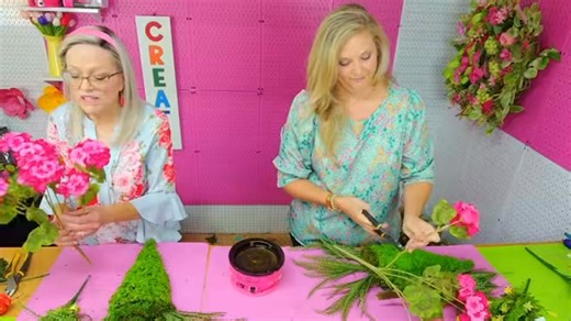 Let’s make a summer floral door hanger! #wreaths #flowerfriday | Grace Monroe Home