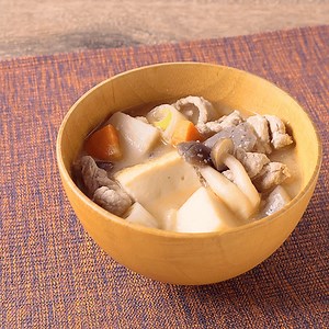 自宅でお手軽 山形県庄内風芋煮 作り方・レシピ | クラシル