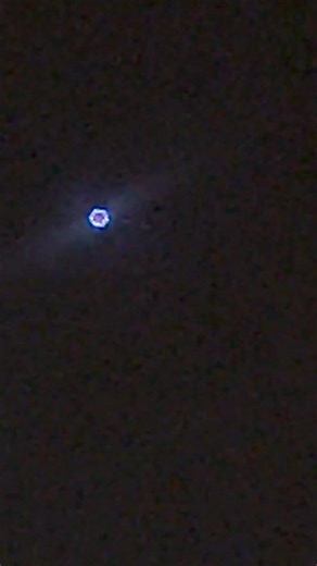 112K views · 1.5K reactions | 《六角形脈動UFO？加州棕櫚村拍到巨大亮度、不明路徑的不明物體》...