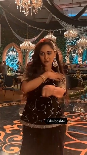 Krystle D'Souza Dance Rehearsal on Shararat Song 💃| Dhurandhar | Filmibashta