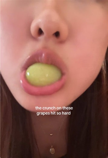 Crunchy Grapes Mukbang ASMR Experience