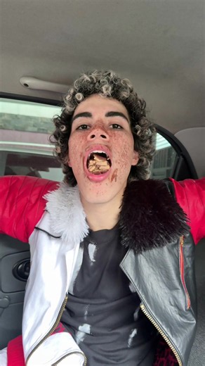 Hoy se cumplen 7 años desde que te convertiste en una estrella, pero nos dejaste momentos que nos seguirán haciendo sonreír para siempre. Gracias por ser el mejor Carlos de Vil. 🕊️✨ #fyp #disney #descendants #cameronboyce #forever