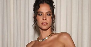 Bruna Marquezine impressiona e rouba a cena com look chiquérrimo