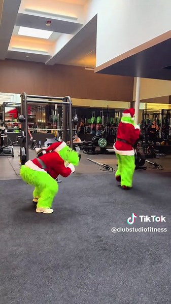 How the Grinch stole your squat rack🎄