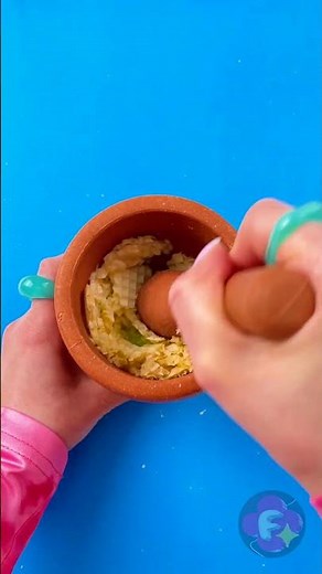 How to Eat a 🧇 Giant Waffle! 🍴😋 #DIY #Foodhacks #Hacks