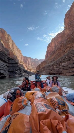 Our Grand Canyon river trips are the perfect blend of relaxation and epic adventure 💥