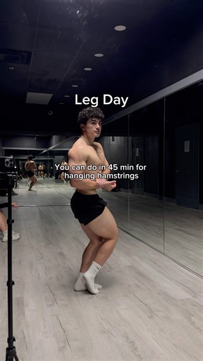 Pulled my quad #motivation #naturalbodybuilding #aesthetic #bodybuilding #gymshark