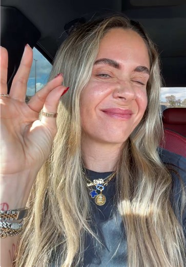 Team BIG BROWS all day #browtransformation #eyebrows #jewelrystack #necklacestack #jewelrystyle