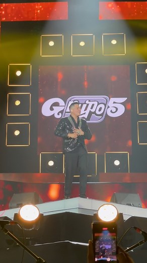 Un pedacito del concierto cantando… Que levante la mano 🙌🏼. . #Grupo5 #Pedrololi #cumbia #concierto #50aniversario #viral #lima #sanmarcos #estadiosanmarcos #cantante #peru #cumbiaperuana #fyp #escenario #singer | Pedro Loli