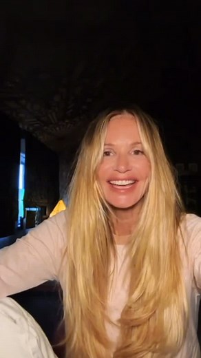 Elle Macpherson on Instagram: "30 DAYS, 3 STEPS, ONE POWERFUL RESET | This month-long experience brings our 3 Steps Welle; The Super Elixir™️, Nourishing Protein, and The Evening Elixir together with expert guidance across nutrition, movement, meditation and mindfulness. It’s a complete framework designed to support your mind and body morning, noon and night, and to lay down habits that last well beyond 30 days.⁠ ⁠ Each daily step is formulated:⁠ ✨ MORNING | Two teaspoons of The Super Elixir™️ w