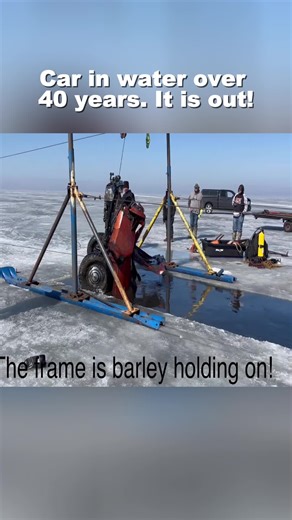 Car in water over 40 years. It is out!...