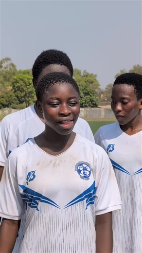 C'est aussi la reprise chez les filles !!! Dernier regroupement de l'année avec la fête de Noël 💙🤍... Elles sont toutes heureuses de se revoir ... #ASCK💙🤍 #Noel2025 #fans #noelenfamille🎁🎄🎉 #2025_2026