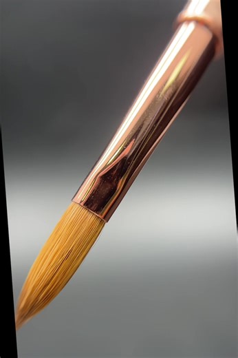 ✨🎨 Pincel Dúo Profesional 100% Kolinsky 🎨✨ Descubre la herramienta perfecta para llevar tu arte al siguiente nivel. Este pincel Dúo, elaborado con auténtico pelo Kolinsky de la más alta calidad, está diseñado especialmente para trabajar con acrílico, brindándote una experiencia de pintura suave, precisa y totalmente controlada. 🖌️ #riobamba_ecuador🇭🇹🇪🇨 #pincelkolinsky #acrilicnails #uñasriobamba