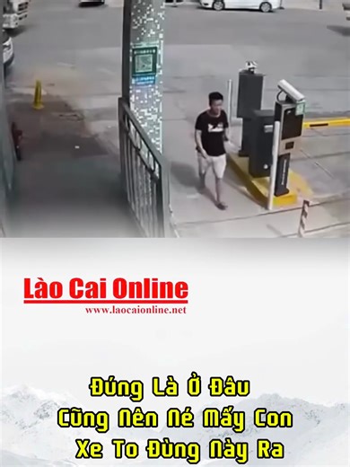 Đúng Là Ở Đâu Cũng Nên Né Mấy Con Xe To Đùng Này Ra