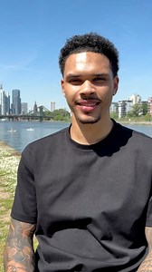 Die Höchstgeschwindigkeit von Nnamdi in dieser Saison: 35,77 km/h! 🏎️ Ein ausführliches Interview mit Nnamdi Collins ist jetzt frei verfügbar auf EintrachtTV! 📺 - 🔗 tv.eintracht.de/video/der-weg-zum-profi-ist-ein-marathon-kein-sprint-i-collins-im-interview-168553 | Eintracht Frankfurt