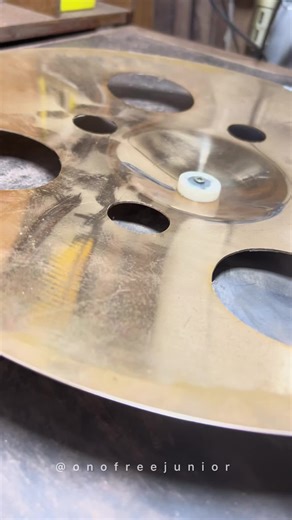 O-Zone.. . . . . . #ozone #recorte #retificacao #sounds #meinlcymbals #usa_tiktok #zildjian #luthier #maintenance #istanbul #meinlcymbals