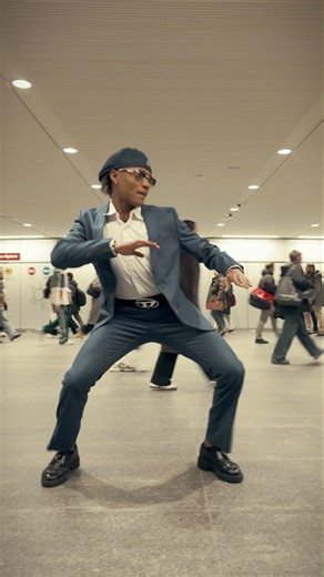 Killing it in the Metro station 🕺🔥 Clayton Money dance challenge #dance