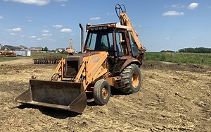 Case 580K 2WD Loader Backhoe W/Extendahoe | Construction