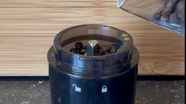 Electric Pepper Grinder Mill - Automatic Quick USB Rechargeable Pepper Grinder with Adjustable Coarseness, One Handed Operated Salt and Pepper Grinder for Kitchen,Restaurant, and BBQ Black