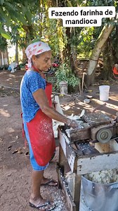 3.2M views · 57K reactions | Fazendo farinha de mandioca em casa #roça #vidareal #roçaafazenda #simplicidade #vivernaroça #rotinadiaria #farinhademandioca #FARINHA | Irineiavidarural | Facebook