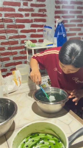 Alfiyah Hehe on Instagram: "RESEP CENDOL CEBONG NUTRIJEL 1 sct nutrijel cincau 10gr 3 sdm tepung maizena 4 sdm tepung tapioka 2 sdm gula pasir 500 ml air Dikit garem sirup gula : 150 gr gula DJAWA 2 sdm gula pasir 1/4 sdt garam Kasih pandan kalo ada 100 ml air"