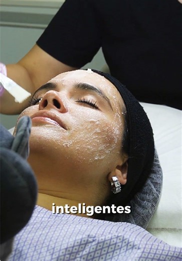 Péptidos y ciencia inteligente para tu piel : Lleva tus faciales a otro nivel…. HydroPeptide es cuidado de la piel de nivel profesional, potenciado por tecnología patentada de péptidos y desarrollado por genetistas. Respaldadas por investigación epigenética y probadas en salas de tratamiento en todo el mundo, nuestras fórmulas mejoran la función celular de la piel para ofrecer resultados clínicos que van más allá de la superficie. Skinology donde la ciencia se convierte en belleza ! Ig: @skinolo